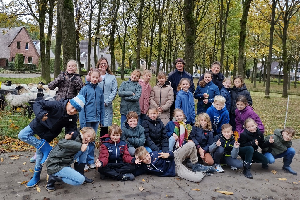 Groep 6 van CKC De Tol bezoekt schaapsherder Nico