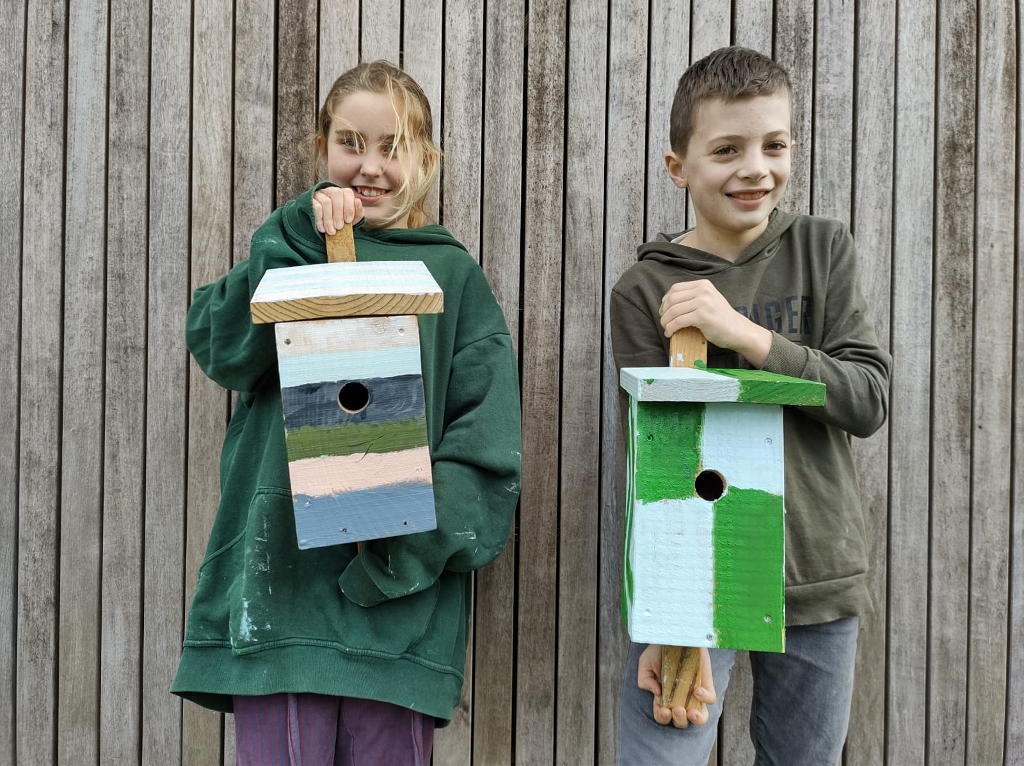 KinderKlimaatburgemeesters geven 10 nestkastjes weg